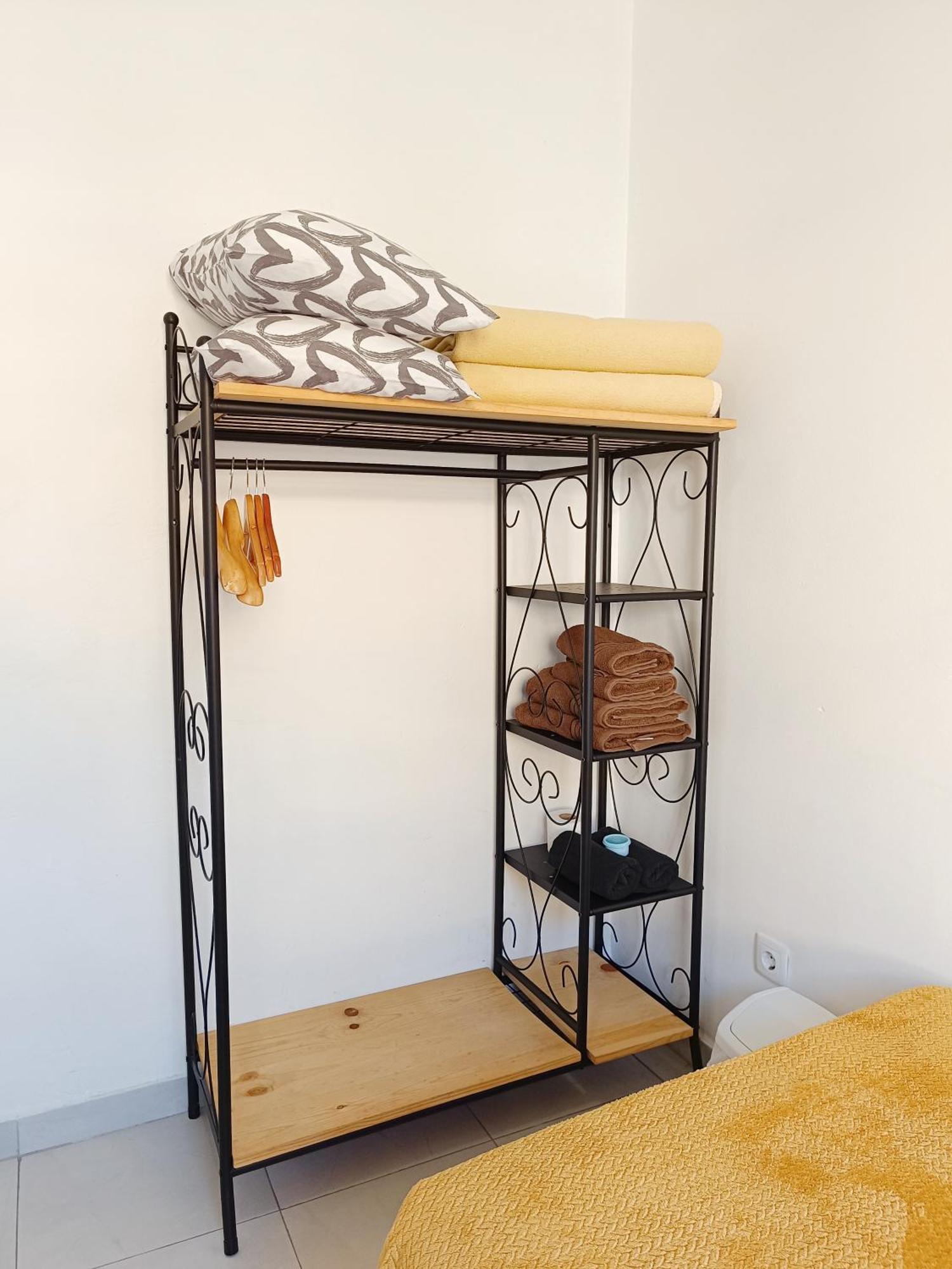 Home & Flower - Private Bedrooms Funchal 객실 사진