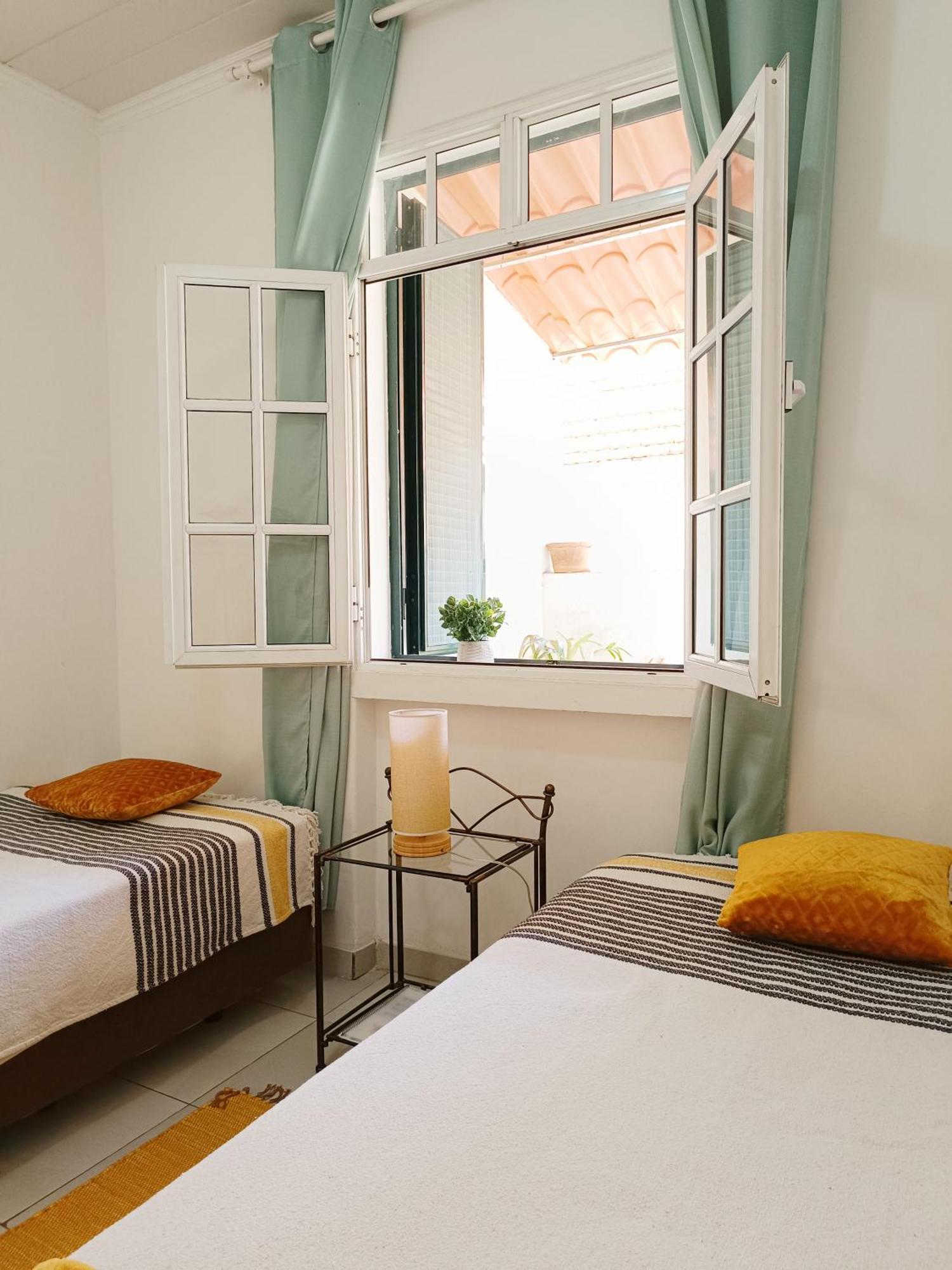 Home & Flower - Private Bedrooms Funchal 객실 사진