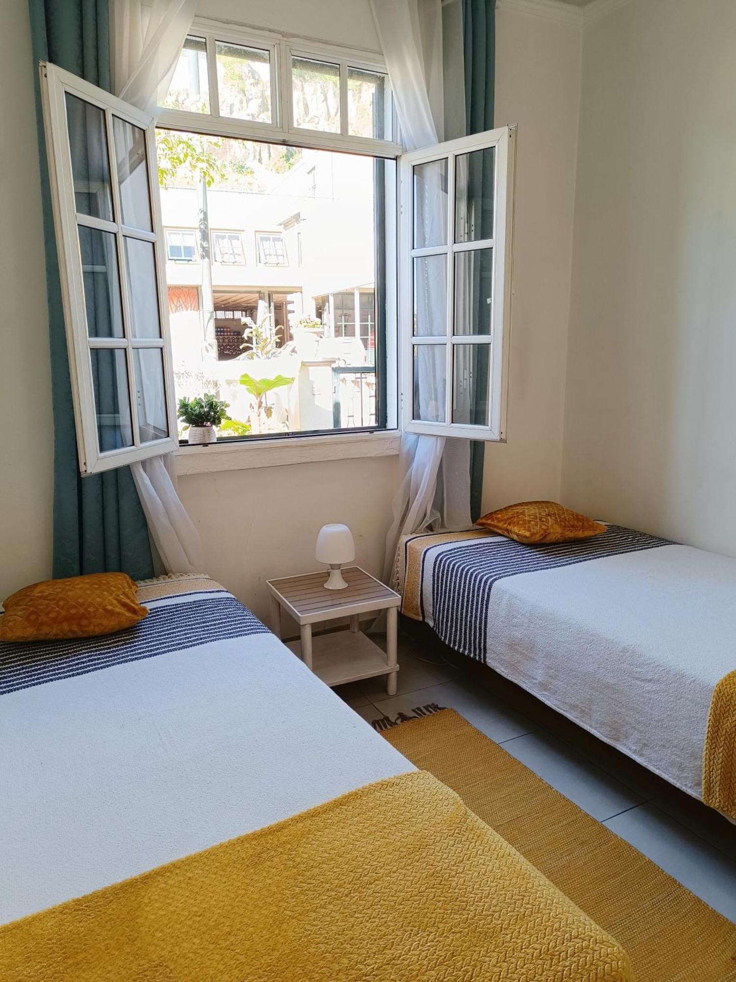 Home & Flower - Private Bedrooms Funchal 객실 사진